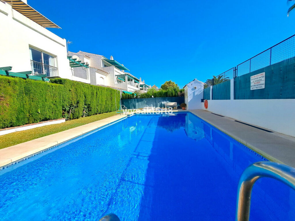 Middle Floor Apartment La Duquesa Málaga - image 35