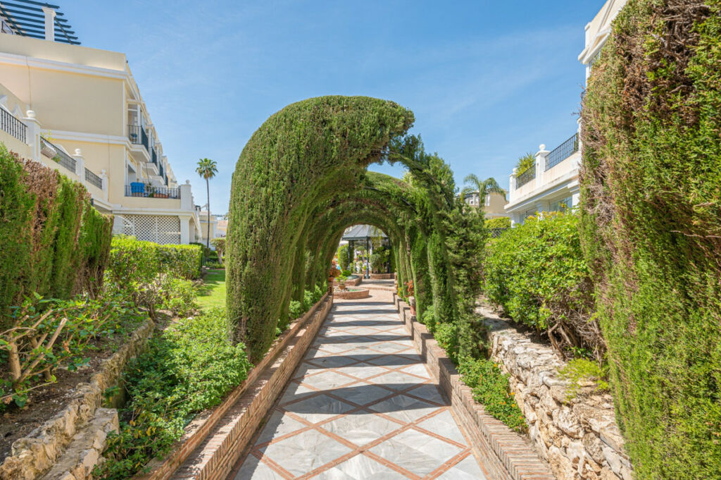 Middle Floor Apartment Nueva Andalucía Málaga - image 35