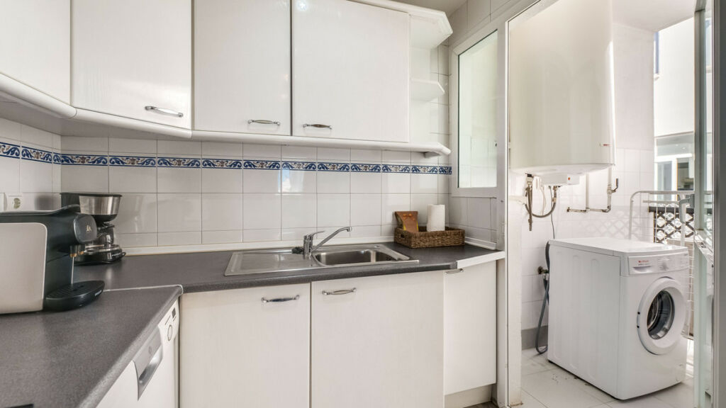 Middle Floor Apartment Puerto Banús Málaga - image 35