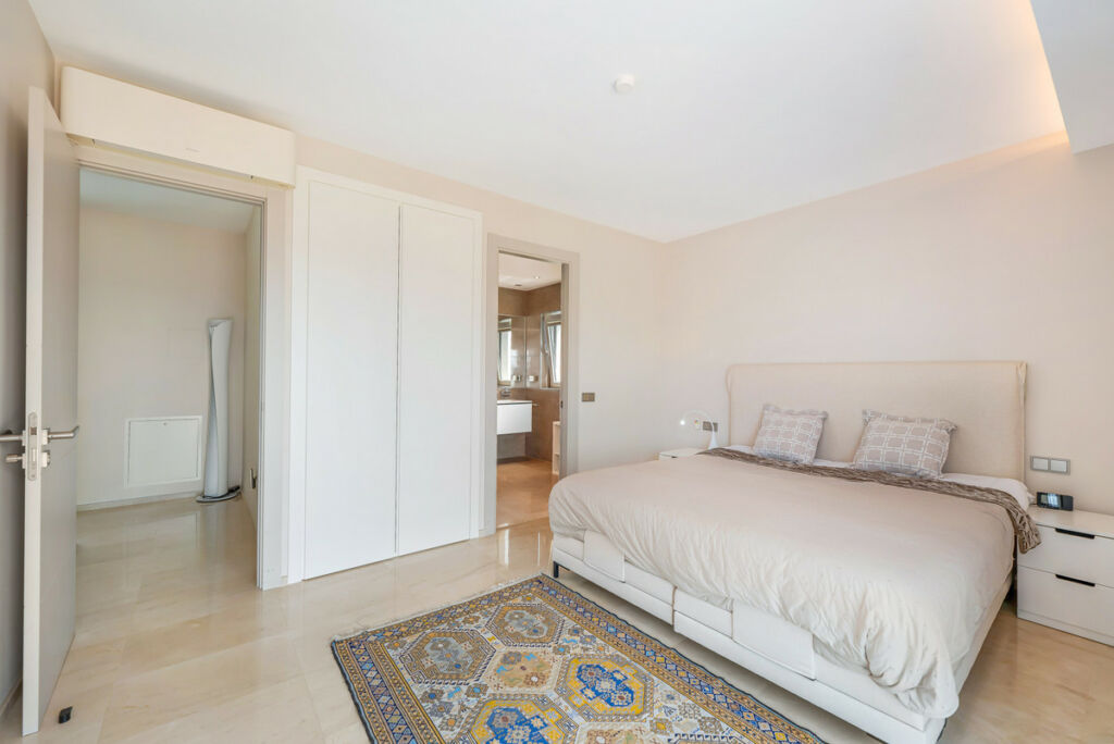 Detached Villa Nueva Andalucía Málaga - image 35