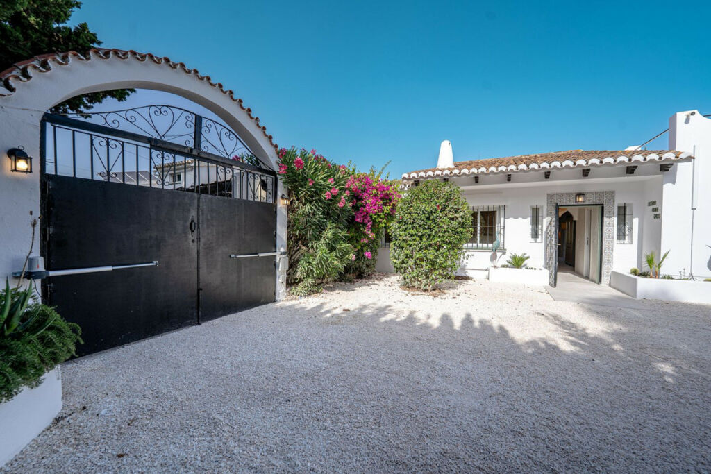 Detached Villa El Chaparral Málaga - image 33