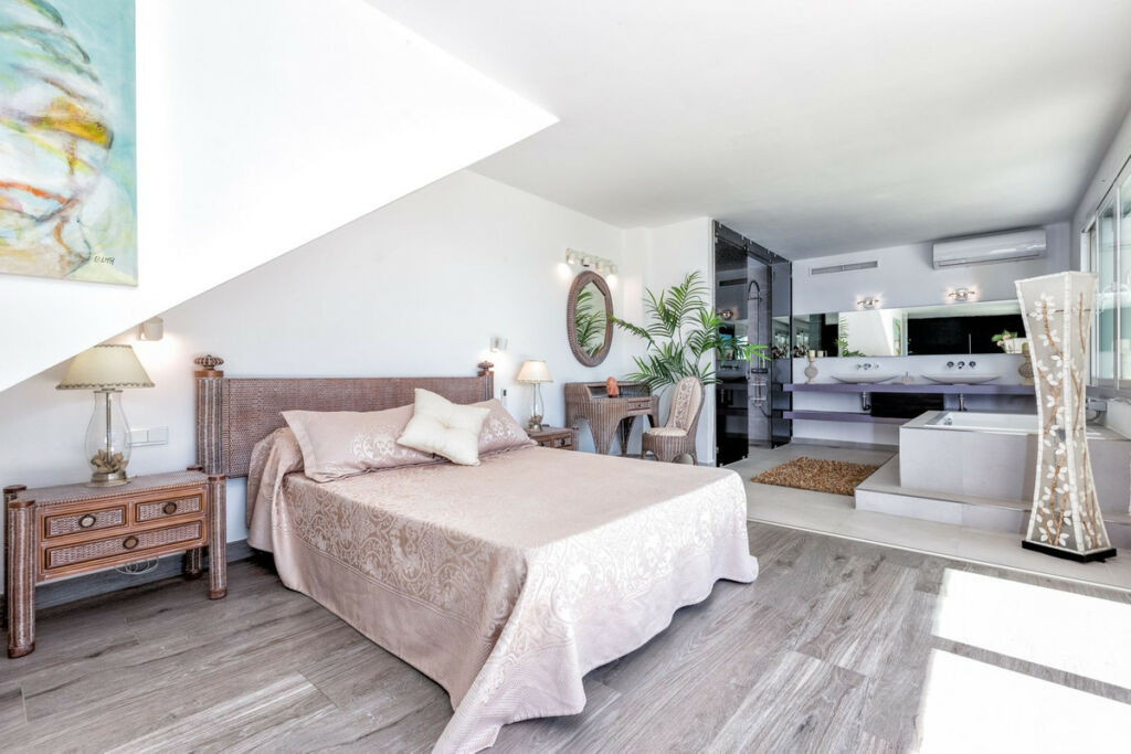 Detached Villa Estepona Málaga - image 35