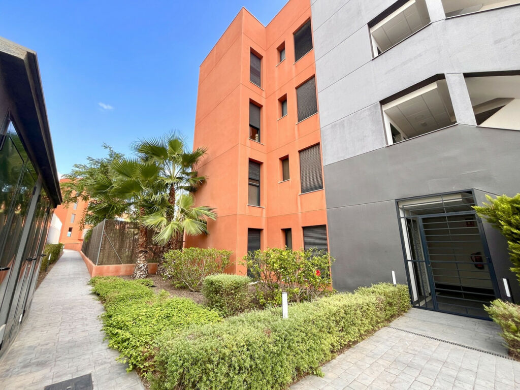 Middle Floor Apartment Villamartin Alicante - image 36