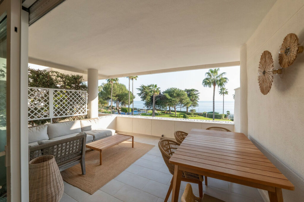 Middle Floor Apartment Estepona Málaga - image 35