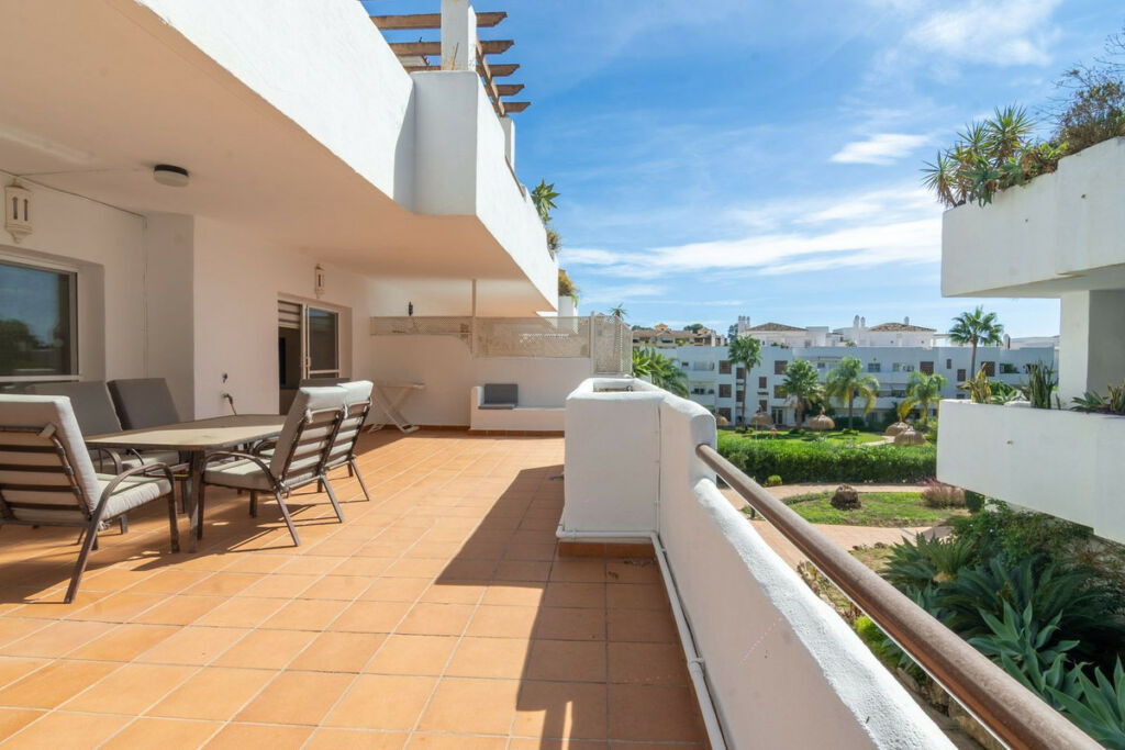 Middle Floor Apartment Estepona Málaga - image 35