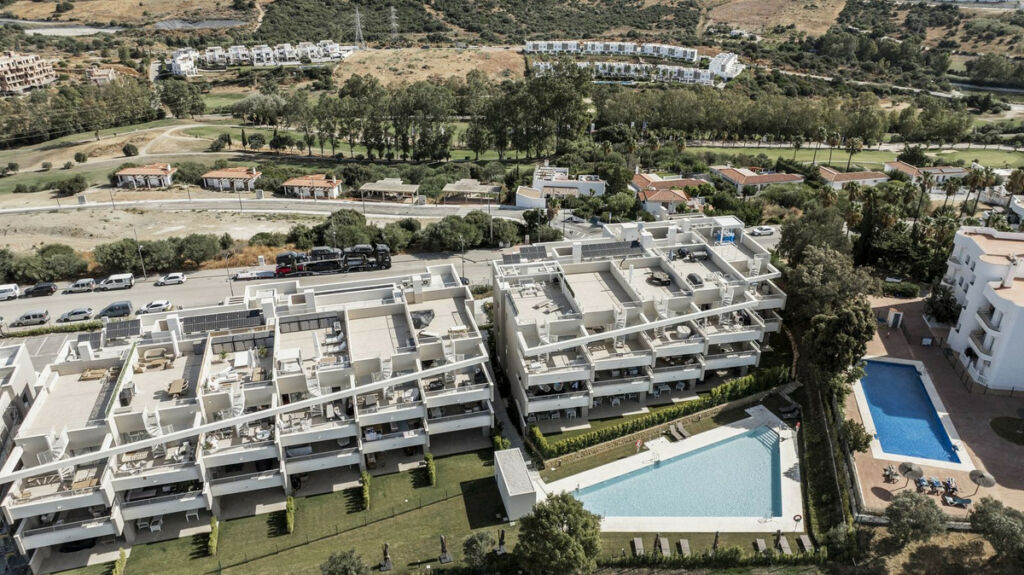 Middle Floor Apartment Estepona Málaga - image 35