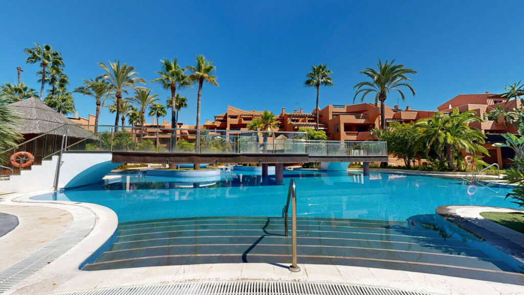Middle Floor Apartment Estepona Málaga - image 35
