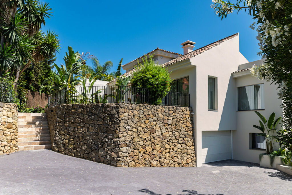 Detached Villa Nueva Andalucía Málaga - image 35