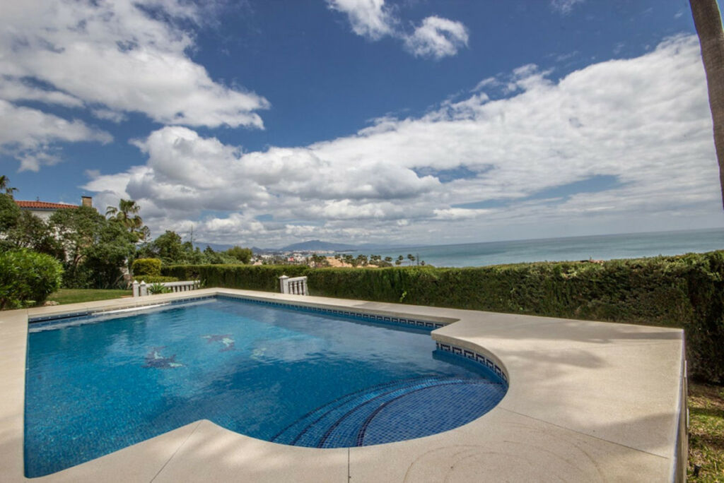 Detached Villa Estepona Málaga - image 35