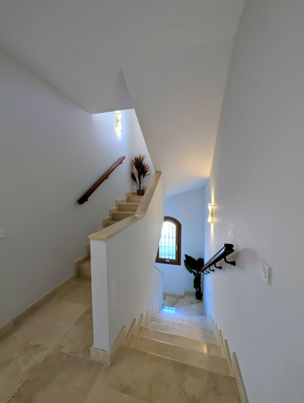 Semi-Detached House El Paraiso Málaga - image 39