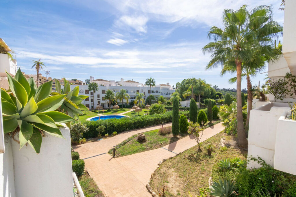 Middle Floor Apartment Estepona Málaga - image 36