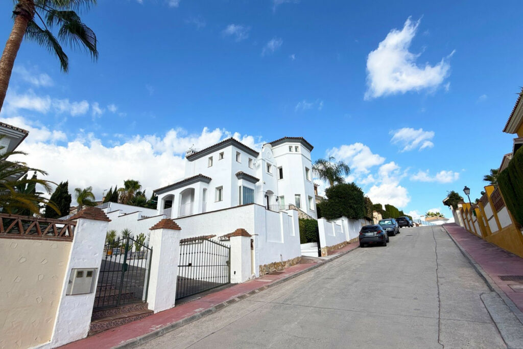 Detached Villa Coín Málaga - image 36