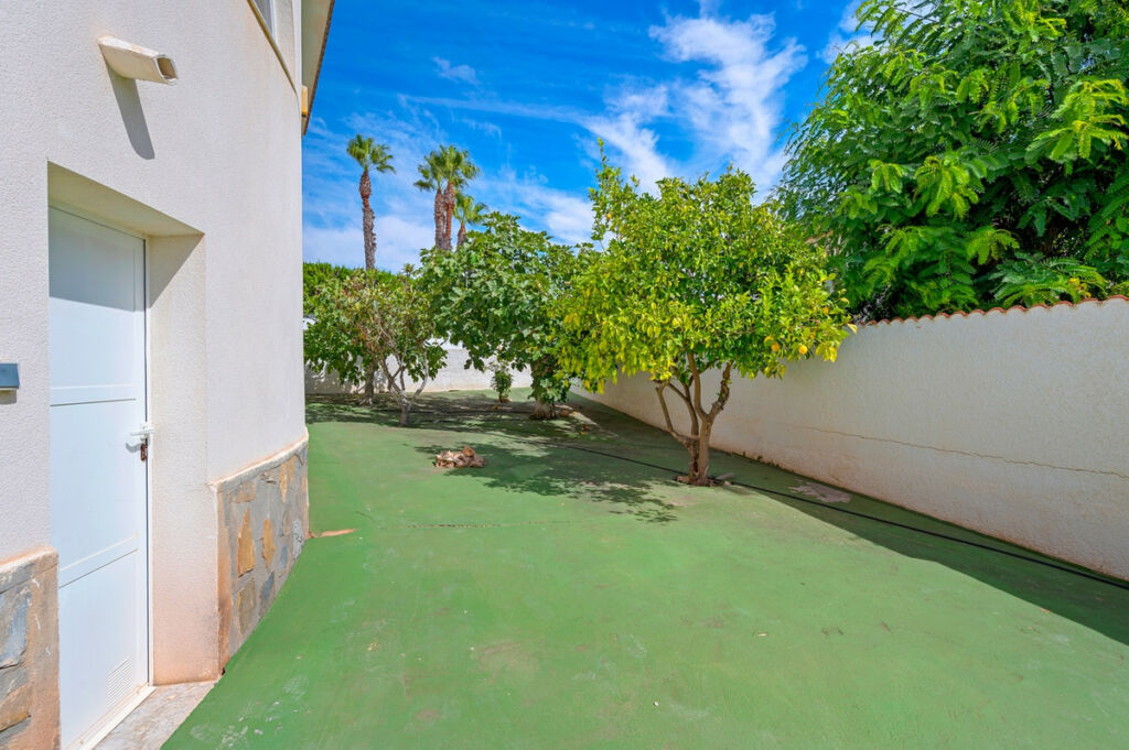 Detached Villa Ciudad Quesada Alicante - image 35