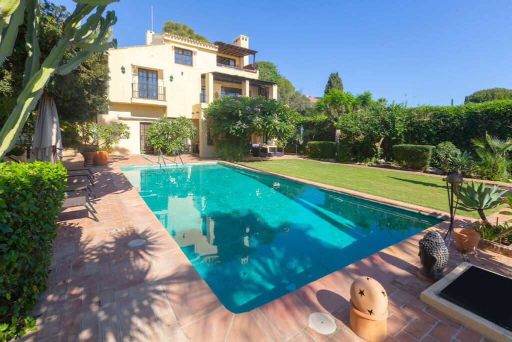 Detached Villa Elviria Málaga - image 22
