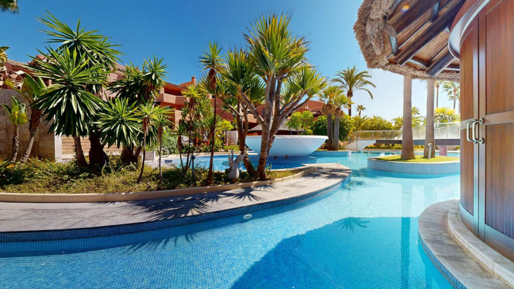 Middle Floor Apartment Estepona Málaga - image 36
