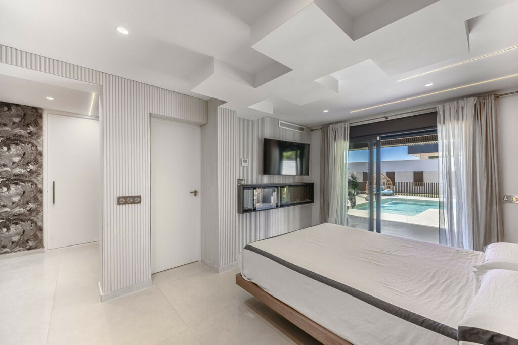 Detached Villa New Golden Mile Málaga - image 36