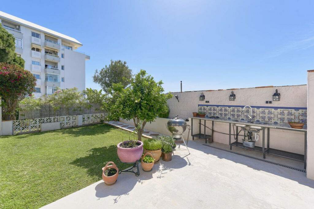 Detached Villa Fuengirola Málaga - image 36