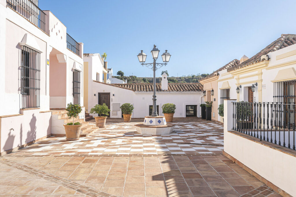 Townhouse Benahavís Málaga - image 35