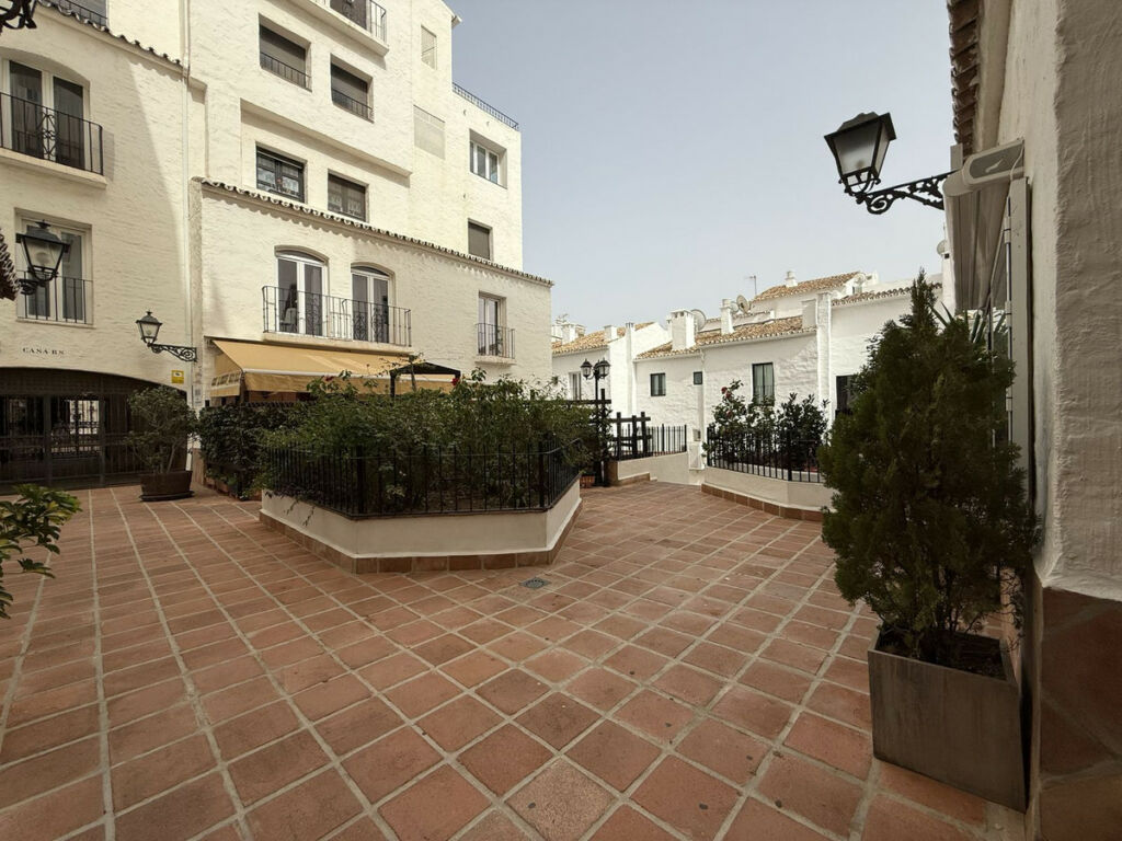 Middle Floor Apartment Puerto Banús Málaga - image 35