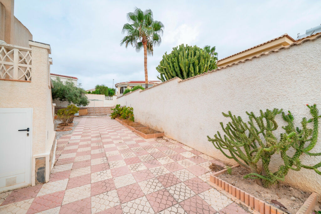 Detached Villa Ciudad Quesada Alicante - image 37