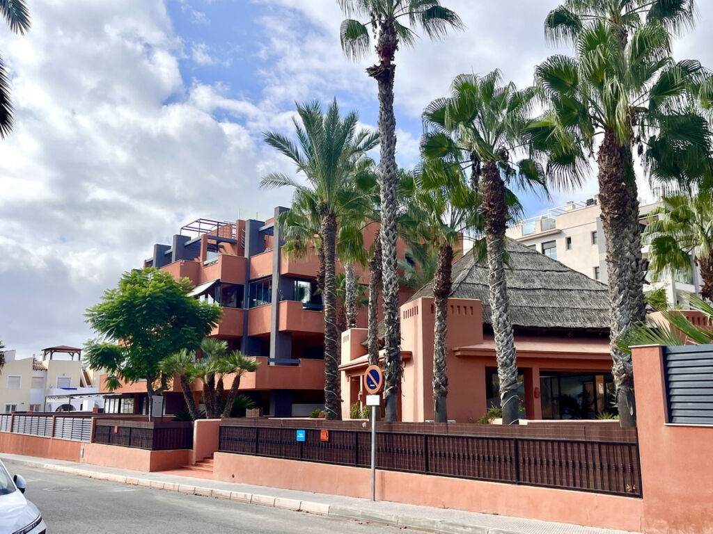Middle Floor Apartment Villamartin Alicante - image 38