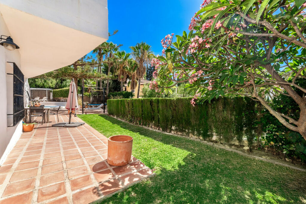 Detached Villa El Coto Málaga - image 37