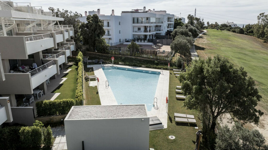 Middle Floor Apartment Estepona Málaga - image 37