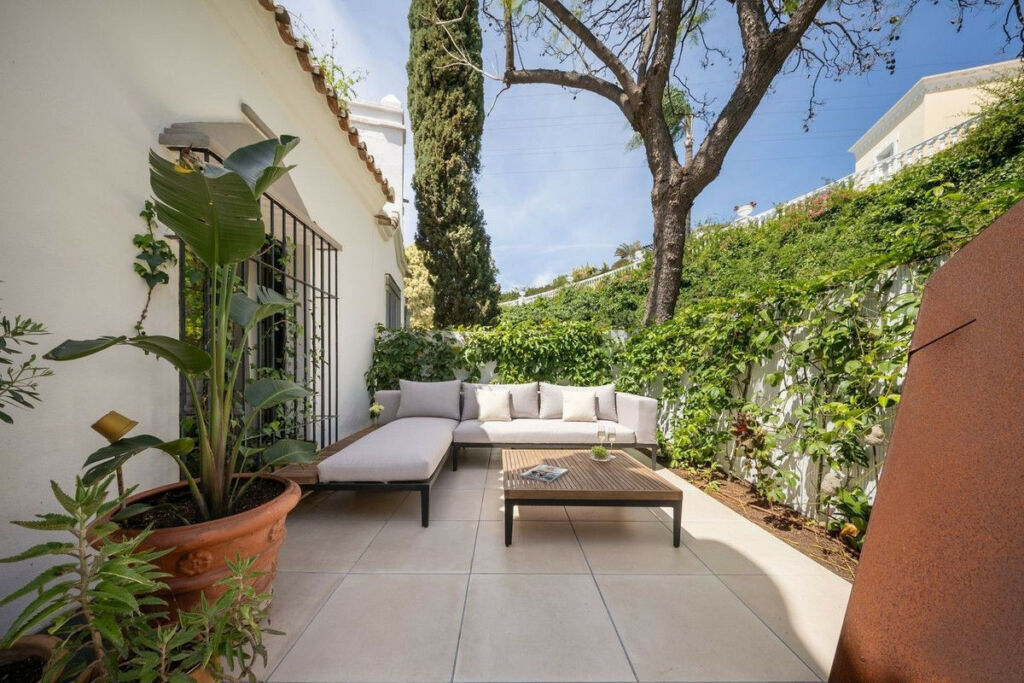 Townhouse Nagüeles Málaga - image 37