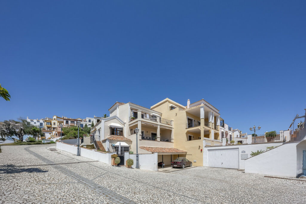 Townhouse Benahavís Málaga - image 36