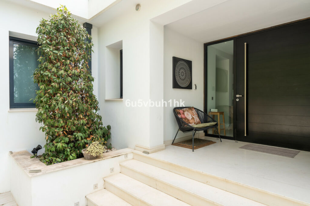 Detached Villa Nueva Andalucía Málaga - image 37