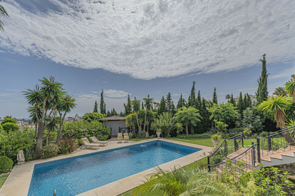 Detached Villa El Paraiso Málaga - image 37