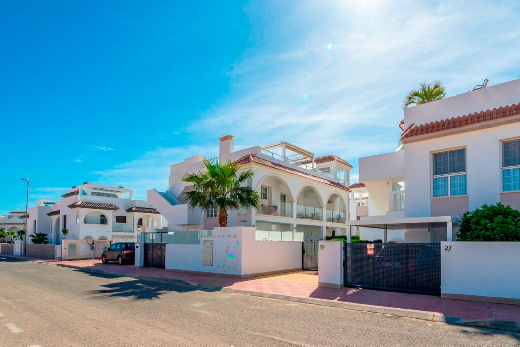Penthouse Dona Pepa Alicante - image 37