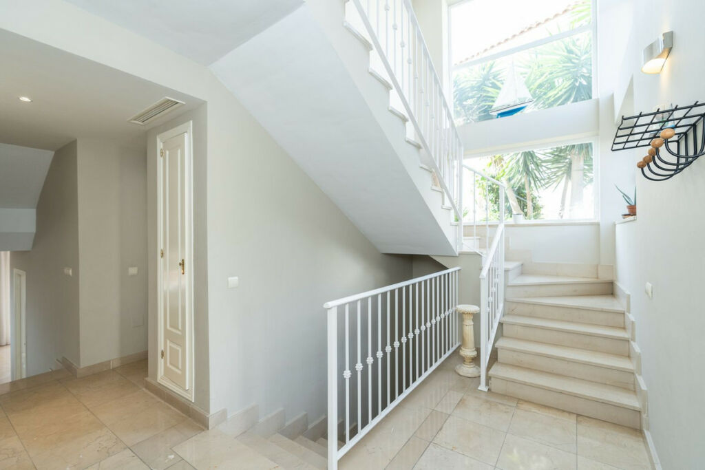 Detached Villa Riviera del Sol Málaga - image 36