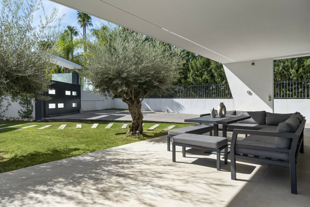 Detached Villa Nueva Andalucía Málaga - image 37