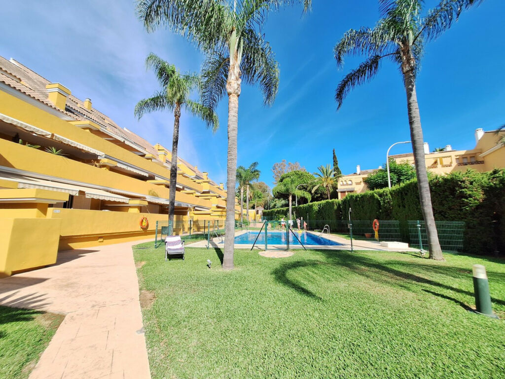 Penthouse Duplex Elviria Málaga - image 37