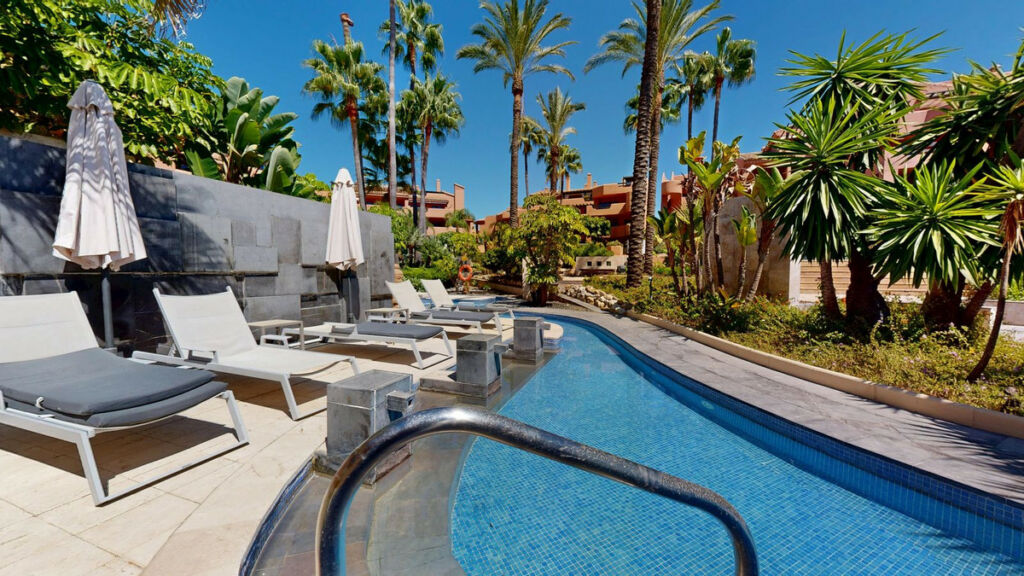 Middle Floor Apartment Estepona Málaga - image 37
