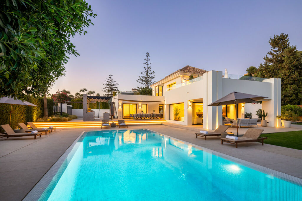 Detached Villa Nueva Andalucía Málaga - image 37