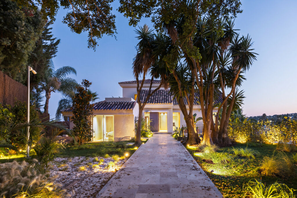 Detached Villa Nueva Andalucía Málaga - image 37