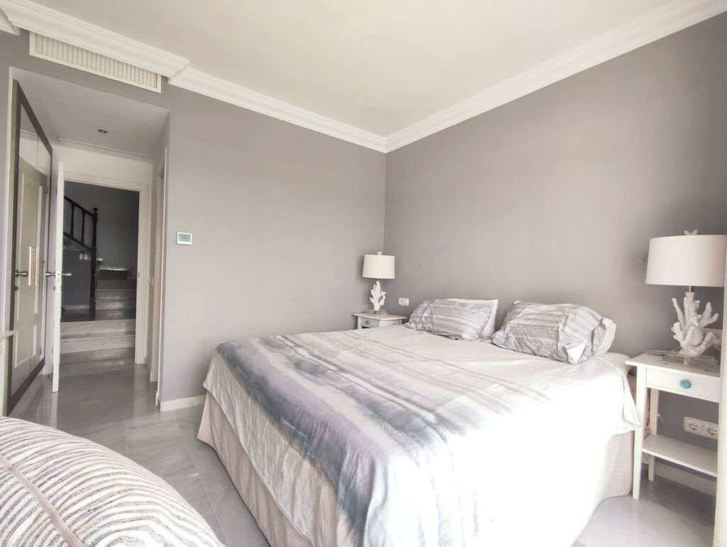 Townhouse Nagüeles Málaga - image 37