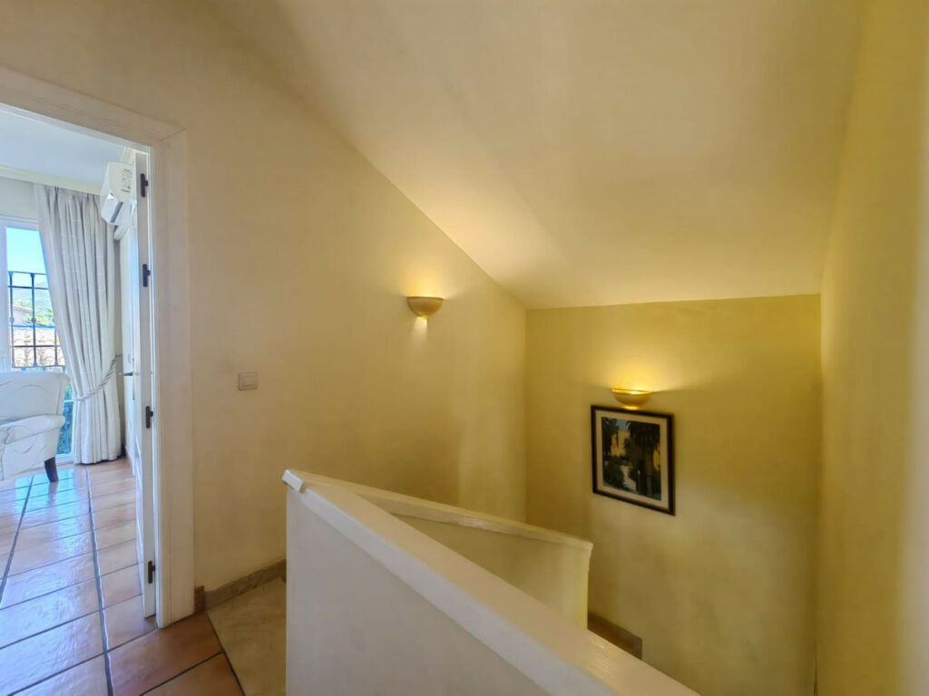 Detached Villa Estepona Málaga - image 37