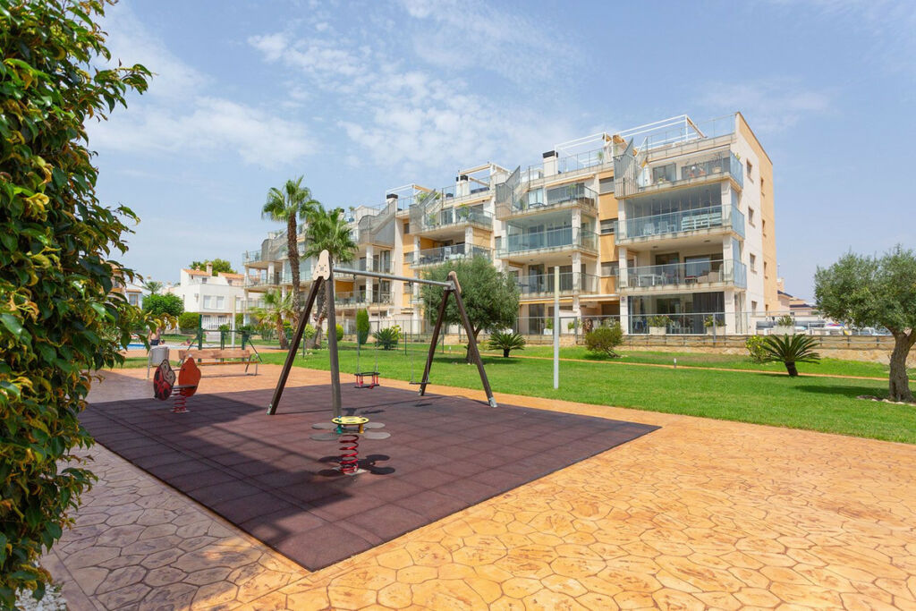 Middle Floor Apartment Villamartin Alicante - image 37