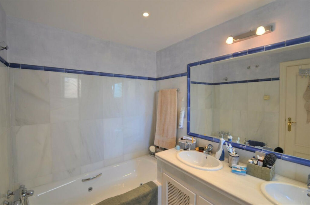 Middle Floor Apartment Casares Playa Málaga - image 37
