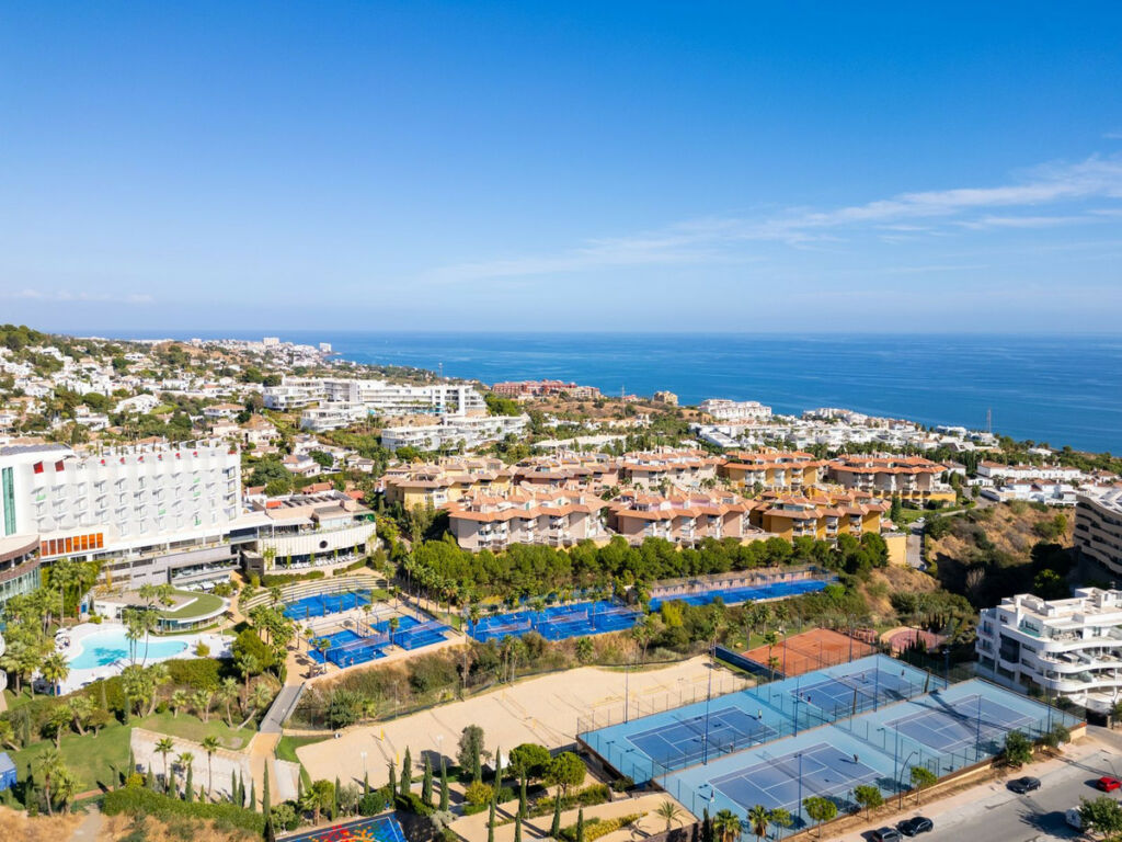 Middle Floor Apartment Benalmadena Málaga - image 38