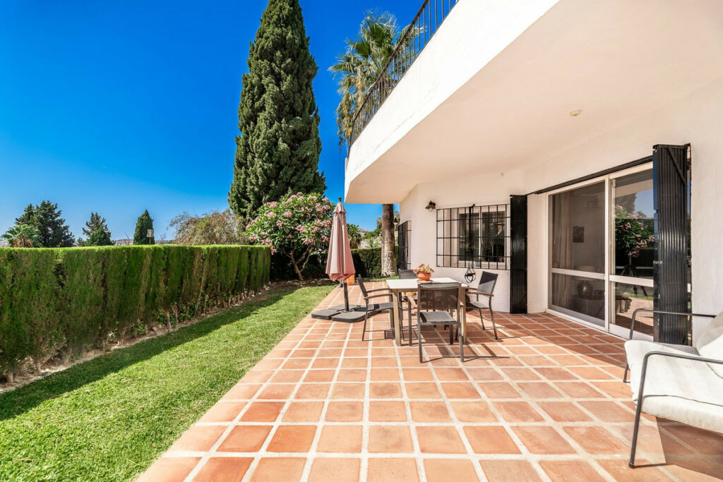 Detached Villa El Coto Málaga - image 38