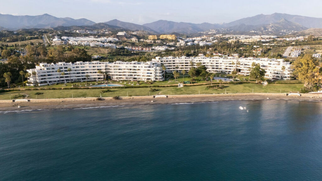 Middle Floor Apartment Estepona Málaga - image 38
