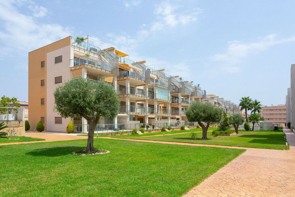 Middle Floor Apartment Villamartin Alicante - image 38