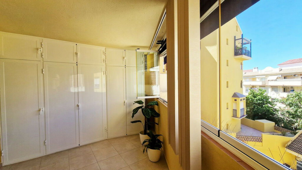 Middle Floor Apartment Benalmadena Málaga - image 38