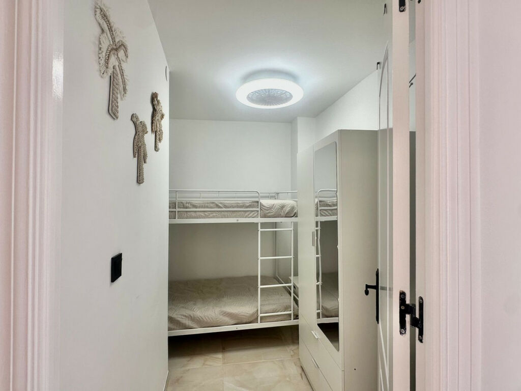 Middle Floor Apartment Calahonda Málaga - image 38