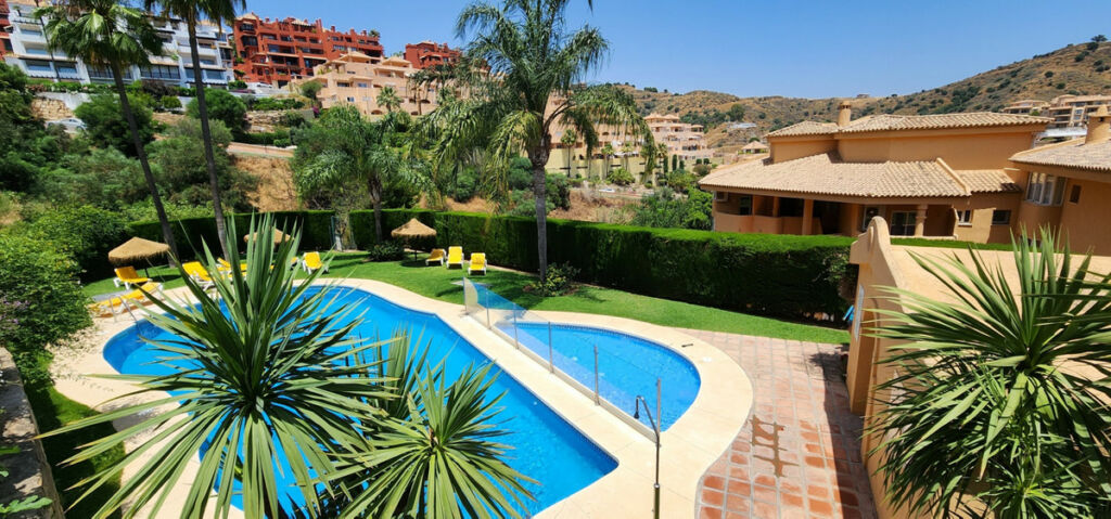 Middle Floor Apartment Calahonda Málaga - image 38