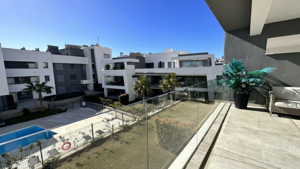 Middle Floor Apartment Selwo Málaga - image 16